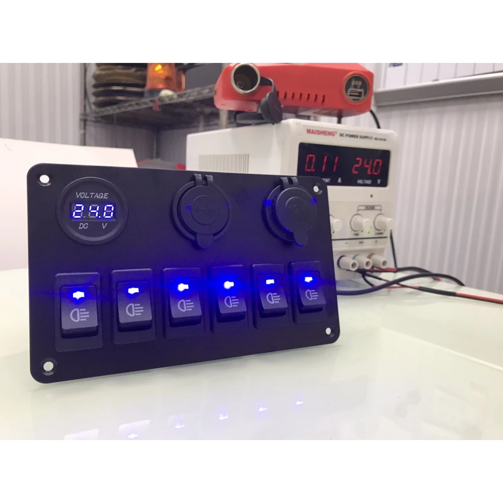 【高總裁LED 】台灣現貨 車用電壓表 獨立開關 快充USB 12V 24V 改裝車開關 開關控制板 6開關