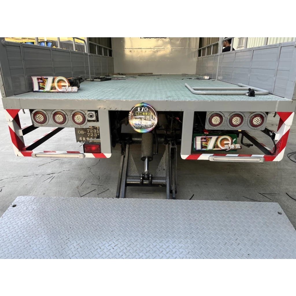 【高總裁LED 】台灣現貨 24V 不鏽鋼圈導光 雙色尾燈 4吋 防水 圓形尾燈 煞車燈 方向燈 小燈 警示燈 雙色燈