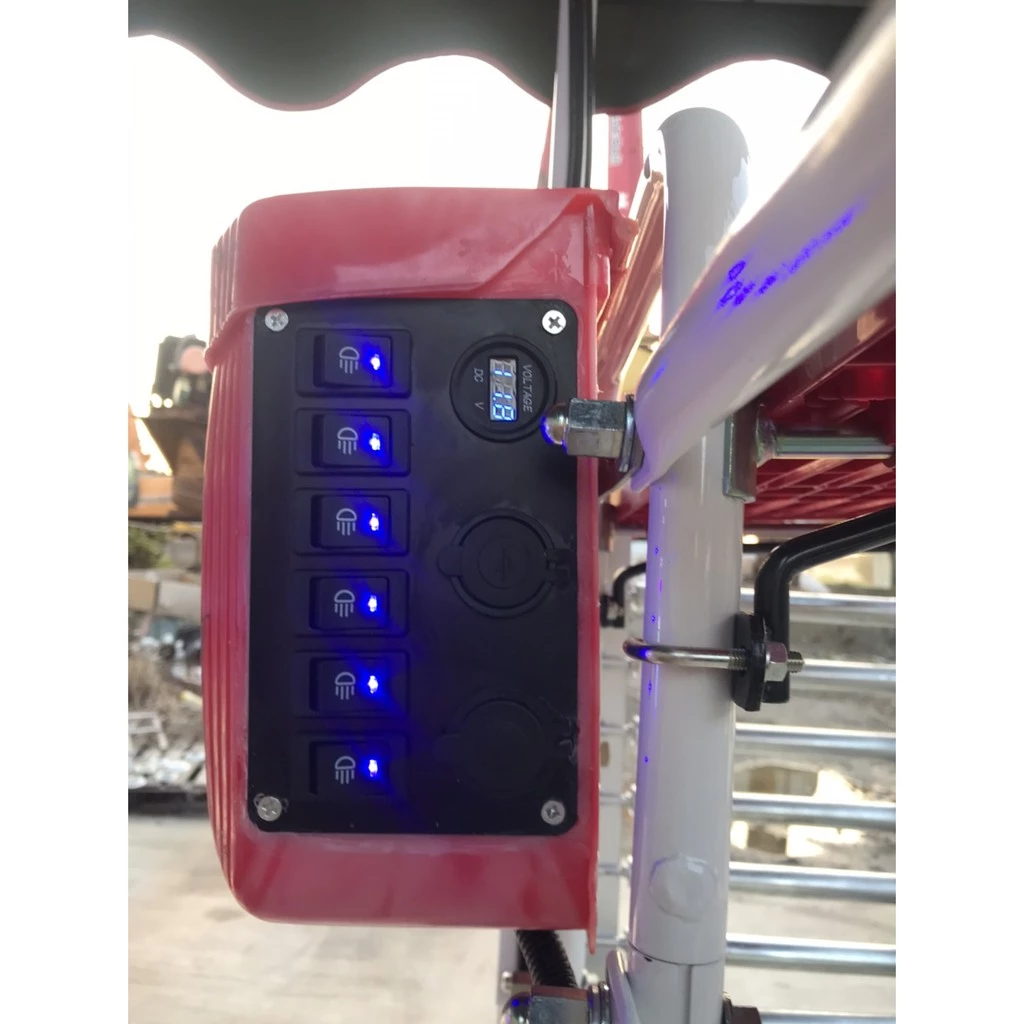 【高總裁LED 】台灣現貨 車用電壓表 獨立開關 快充USB 12V 24V 改裝車開關 開關控制板 6開關