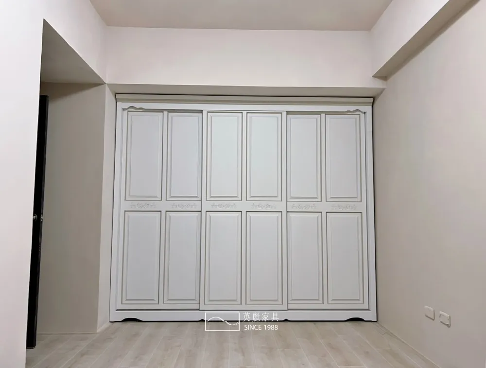 推門衣櫃