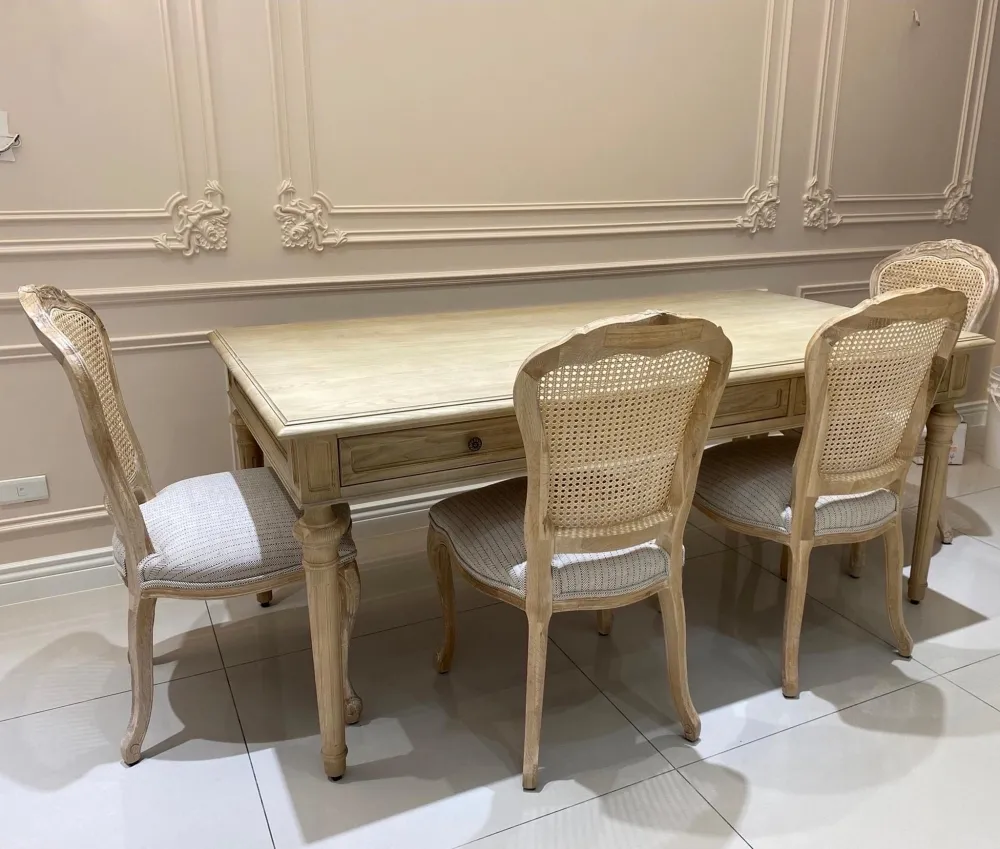 EF六抽餐桌