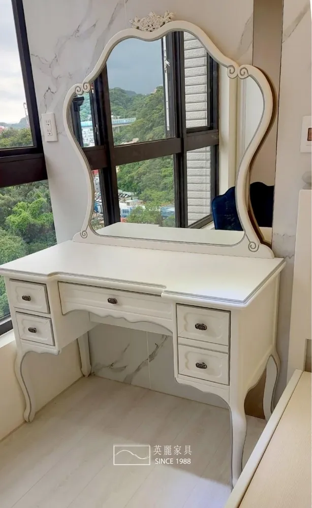 ES化妝台