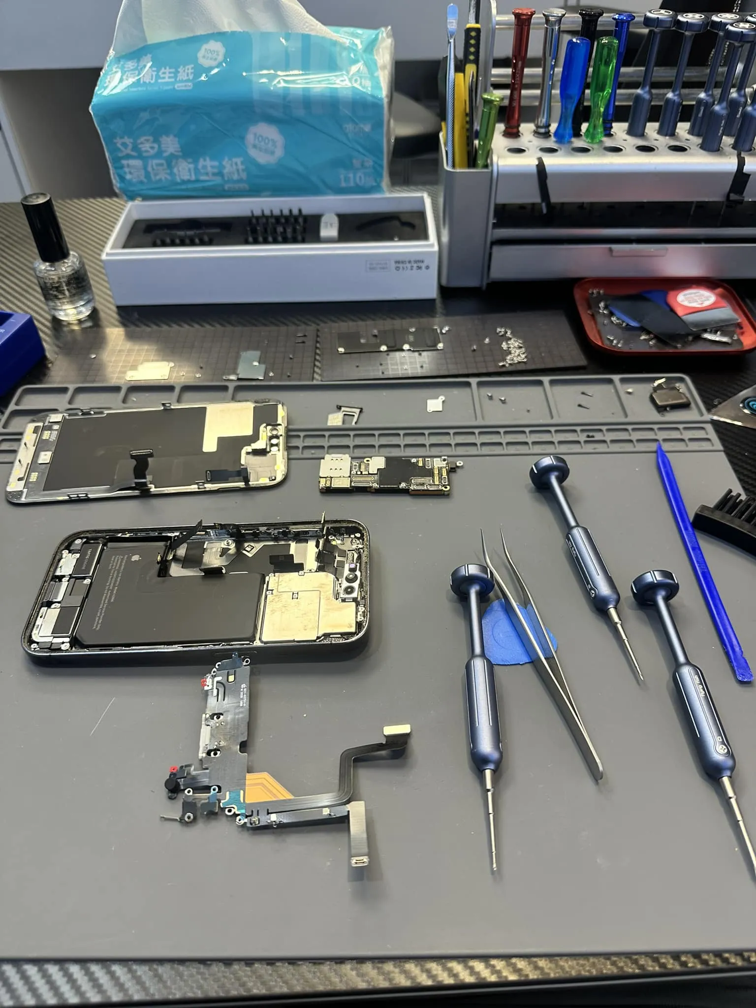 iPhone 尾插座更換
