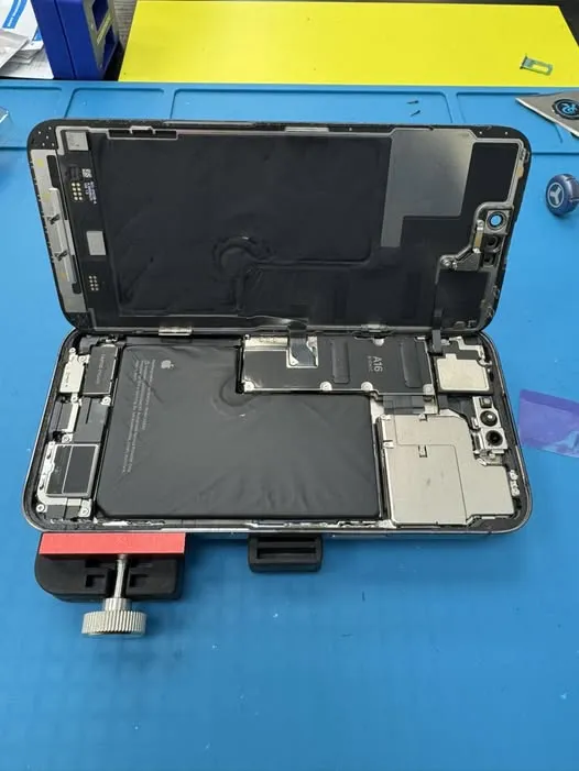 修手機是精細活，細心比什麼都重要。【桃園手機維修】