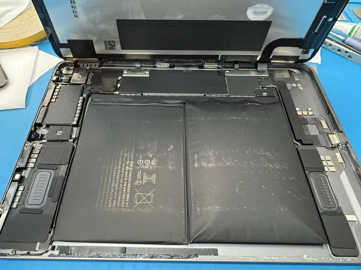iPad Air 4 電池膨脹維修案例【桃園平板維修】