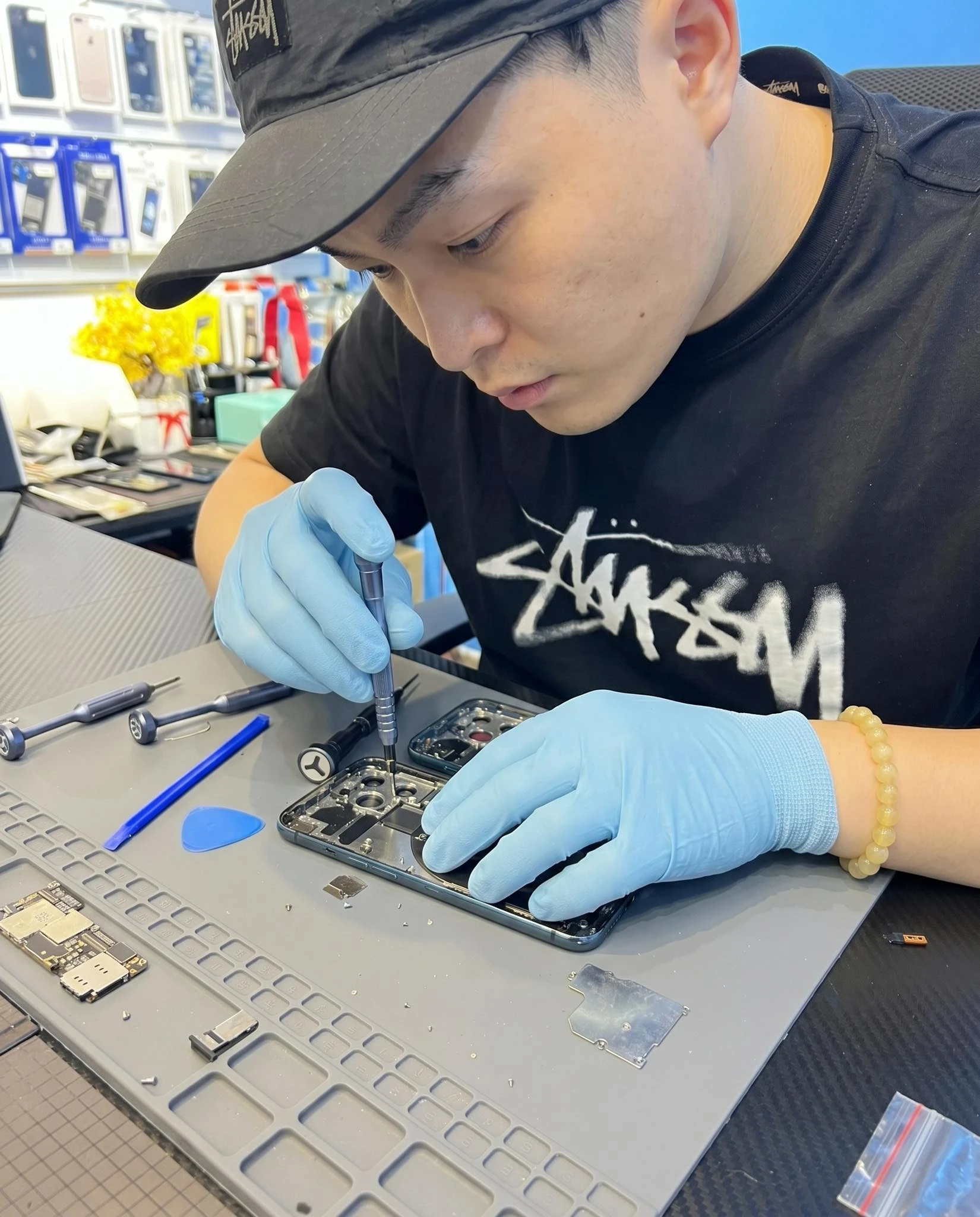早上插充電線，跳出「偵測到液體」的警告，但手機根本沒碰過水？