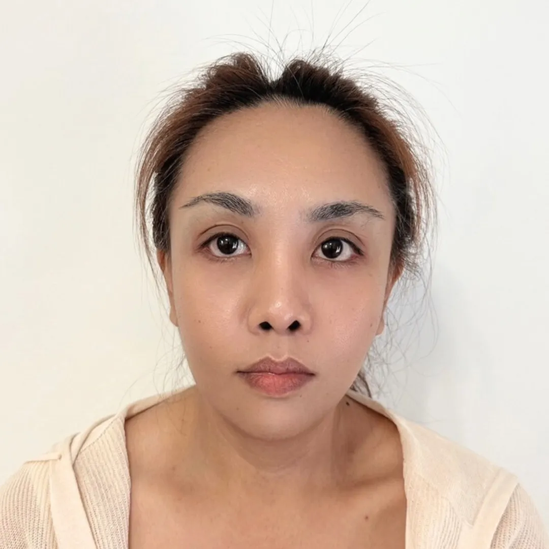顧客原生眉毛濃密、毛流雜亂