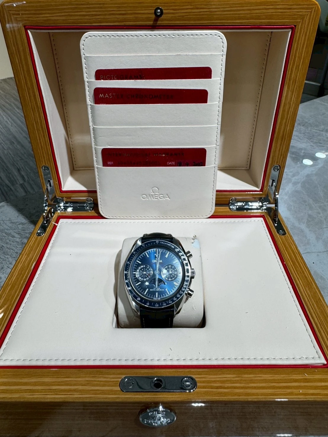OMEGA 超霸系列月相腕錶 
