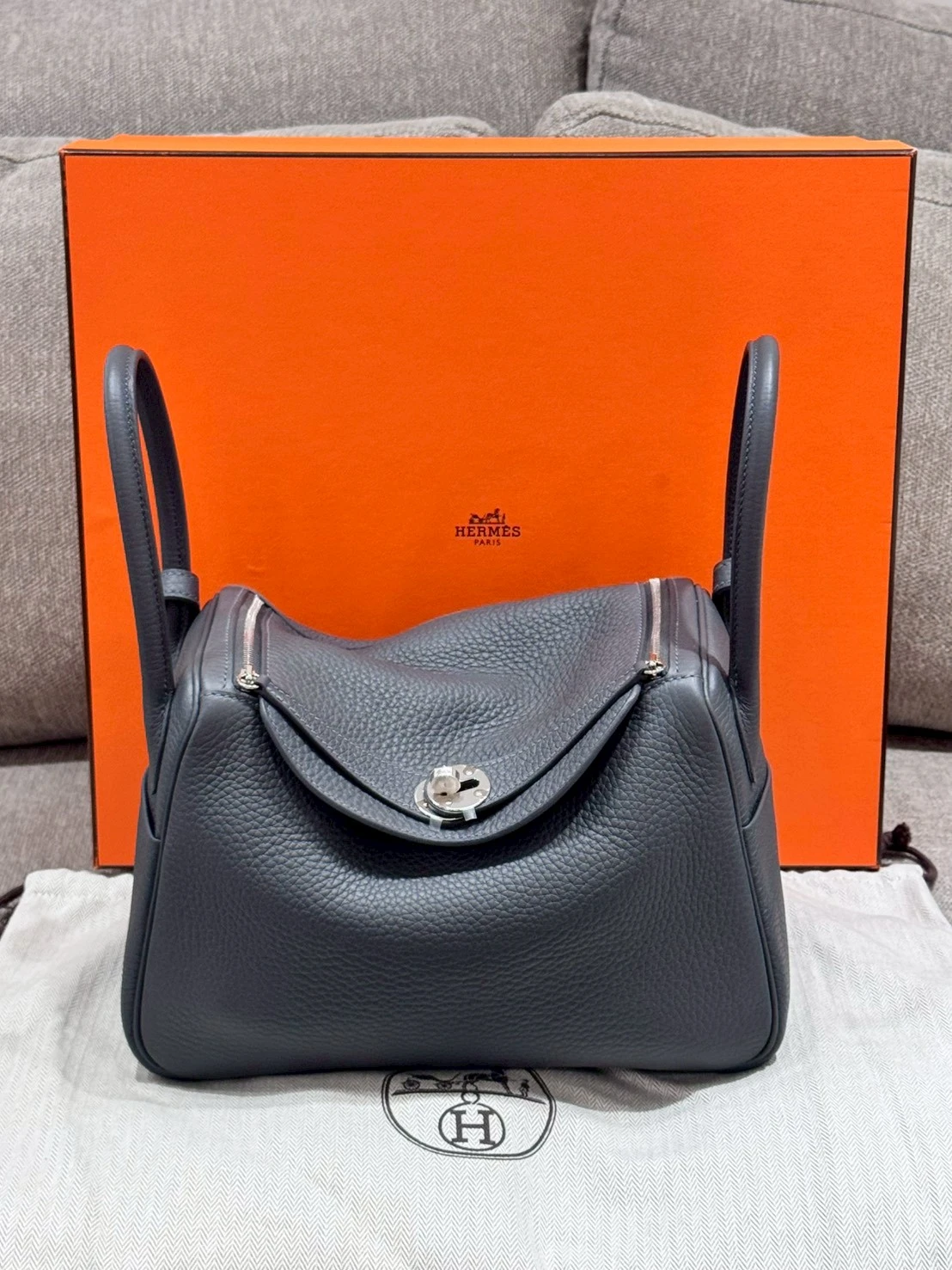 Hermès Lindy 26石板灰銀扣 K刻