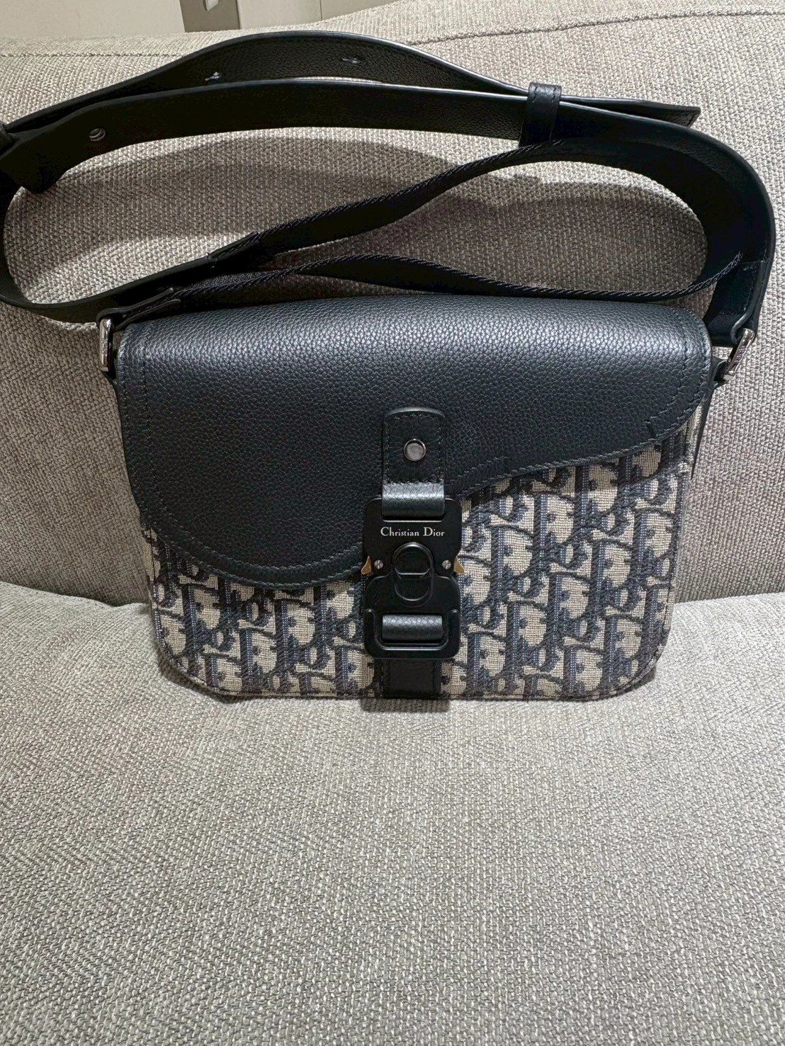 Dior  Saddle迷你翻蓋郵差包