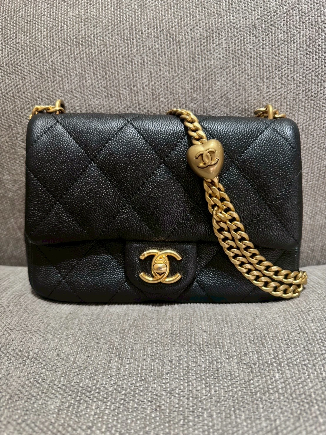 CHANEL  愛心調節扣黑金荔枝牛皮方胖子晶片款