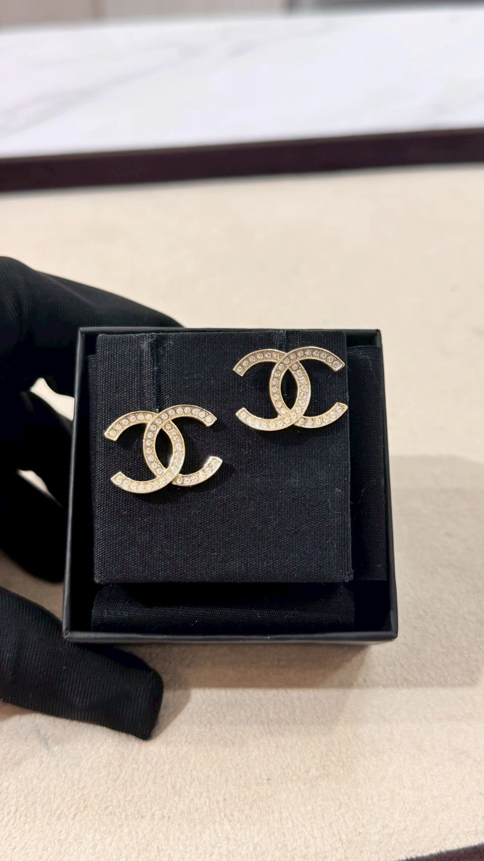 CHANEL 經典雙 C水鑽耳針