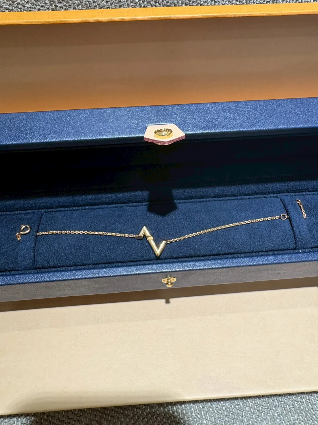 Louis Vuuitton 18K 閃電吊墜手鍊