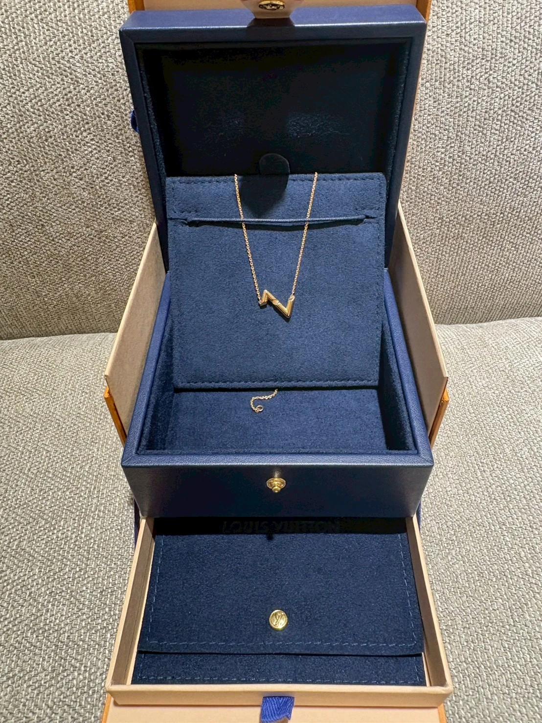 Louis Vuitton 18K閃電吊墜項鍊