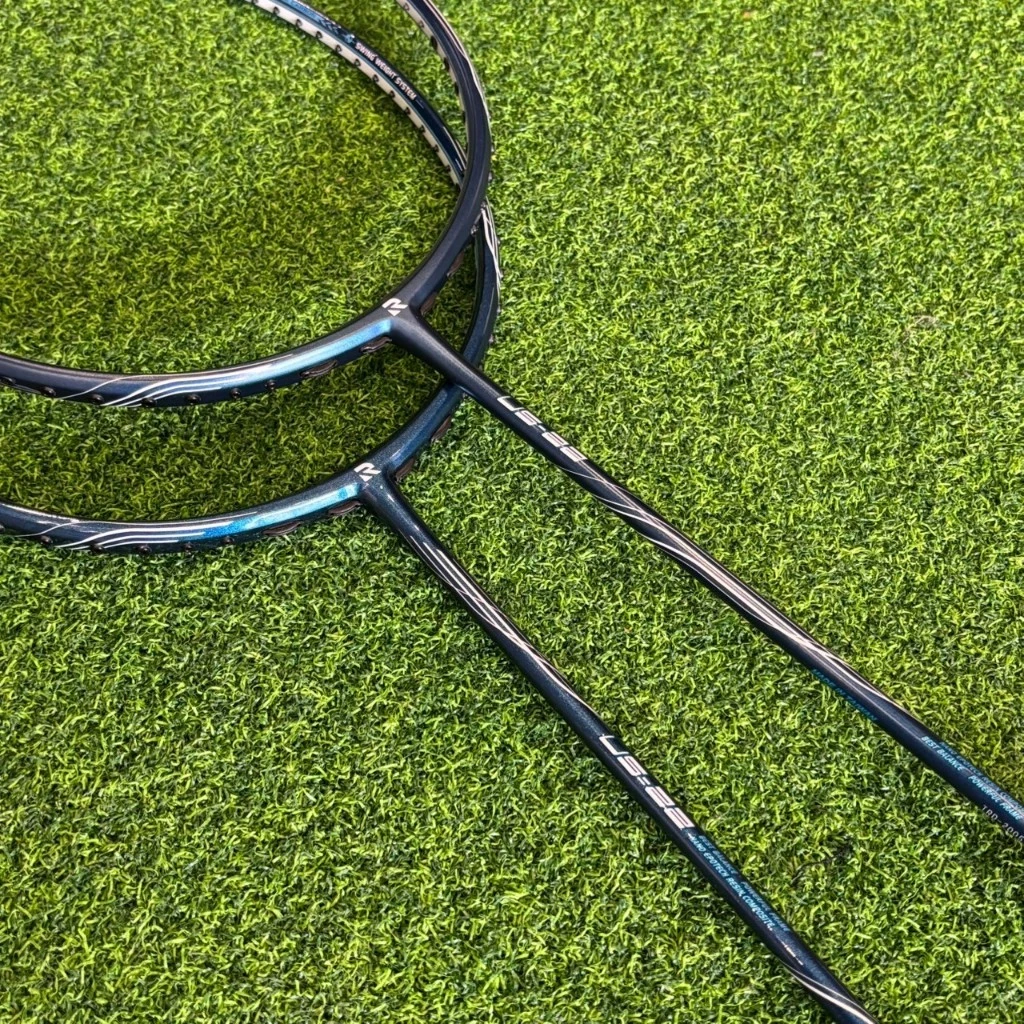 〔飛迅羽球仁德館〕Redson Shape US-22 碳纖維羽球拍 消光 亮面