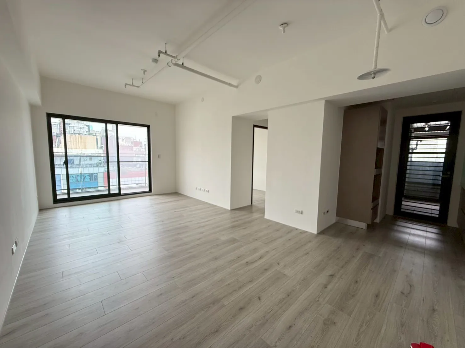 鼎泰中城|中區|三房|平車|2188萬   鼎泰中城|台中|中區|買房|三房平車|首購買房|捷運宅