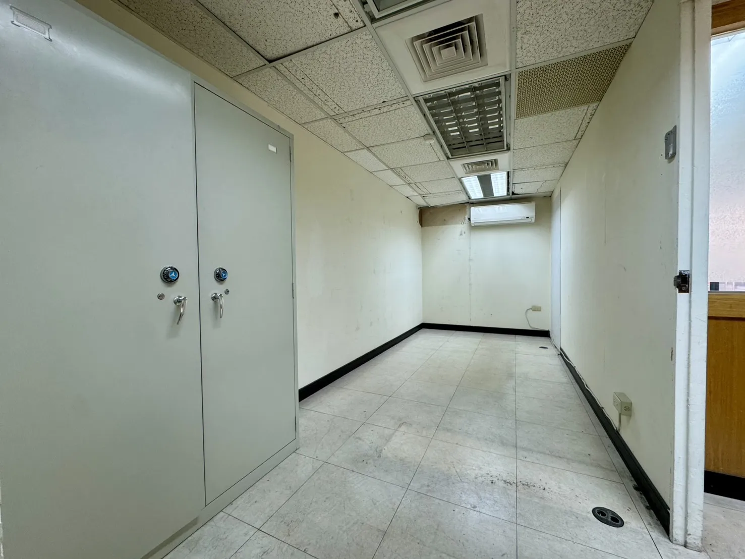 國產都心|台中|北區|商辦出售|辦公室出售|商辦推薦|700萬    台中商辦｜北區商辦｜台中買商辦｜北區辦公室｜買辦公室｜台中買辦公室｜投資置產｜商辦投資｜微型商辦