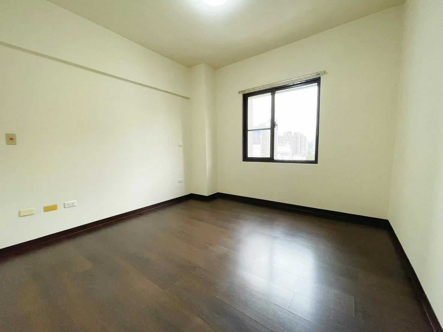 ★勇建光翼西屯三房雙平車★專任|2188萬 勇建光翼|台中西屯區|西屯區買房|西屯區賣房|三房平車|西屯三房|首購買房|