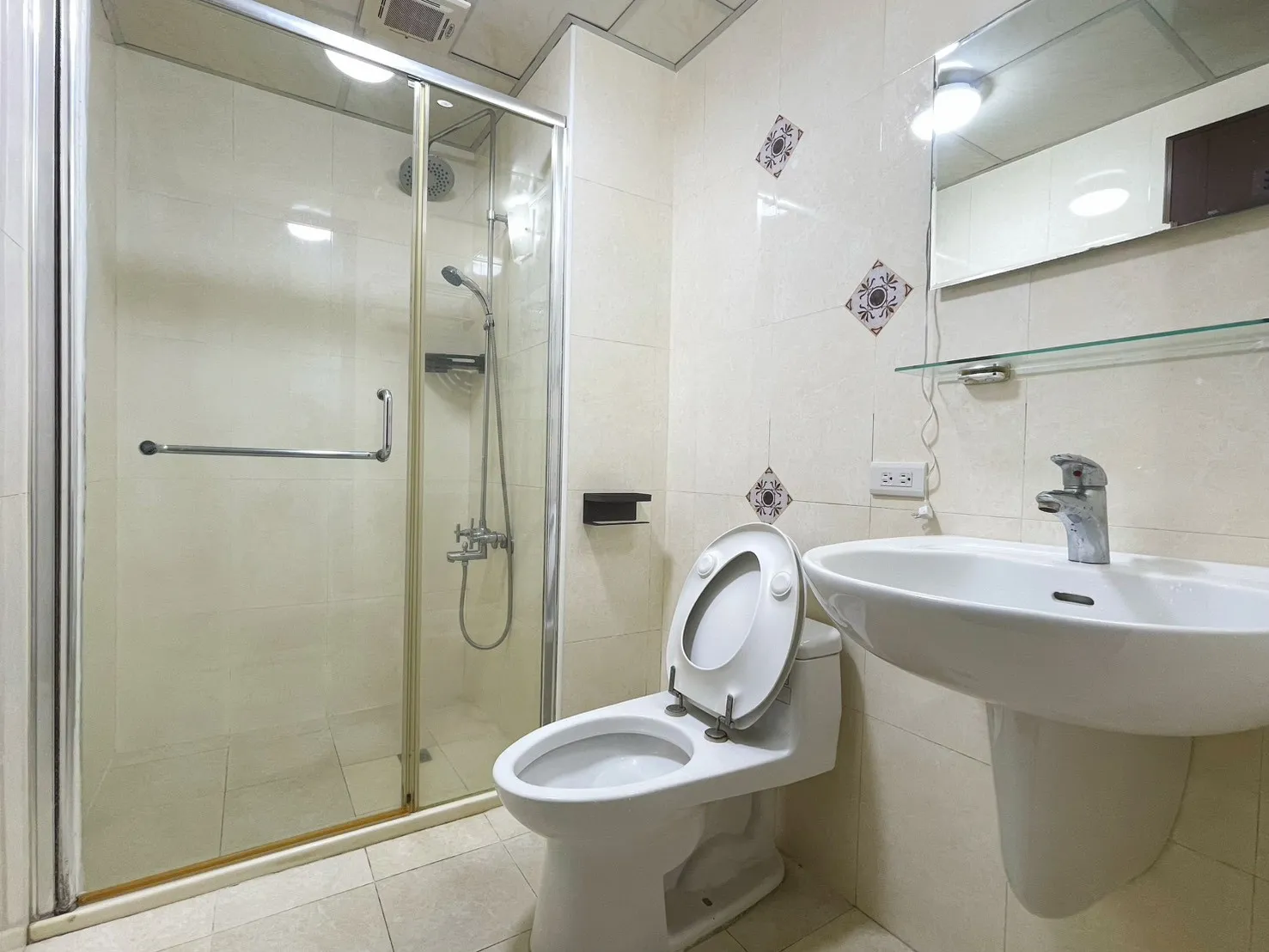 ★勇建光翼西屯三房雙平車★專任|2188萬 勇建光翼|台中西屯區|西屯區買房|西屯區賣房|三房平車|西屯三房|首購買房|