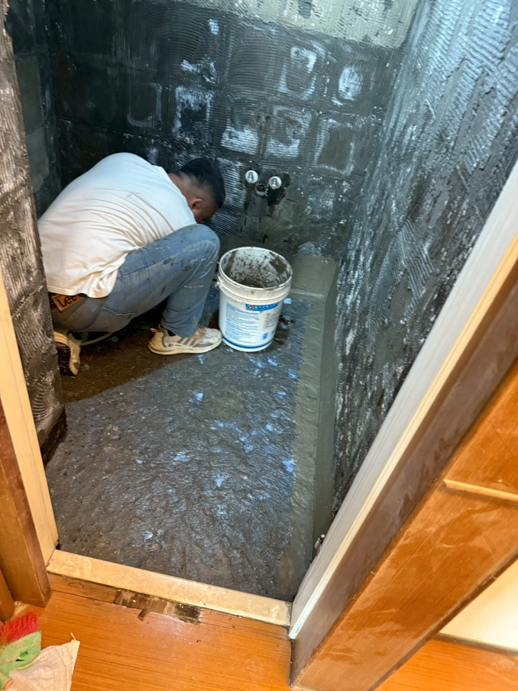 台中南屯區｜衛浴翻新、地面、牆面防水、角偶貼布｜台中衛浴翻修｜太平衛浴翻修