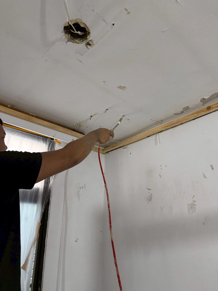 台中西區｜天花板、牆面，高壓灌注止漏｜台中天花板漏水處理｜太平天花板漏水處理