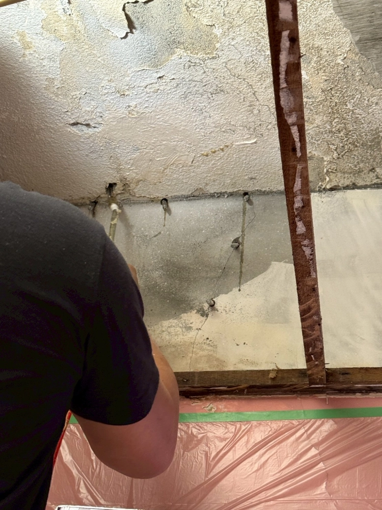 台中西區｜天花板、牆面，高壓灌注止漏｜台中天花板漏水處理｜太平天花板漏水處理