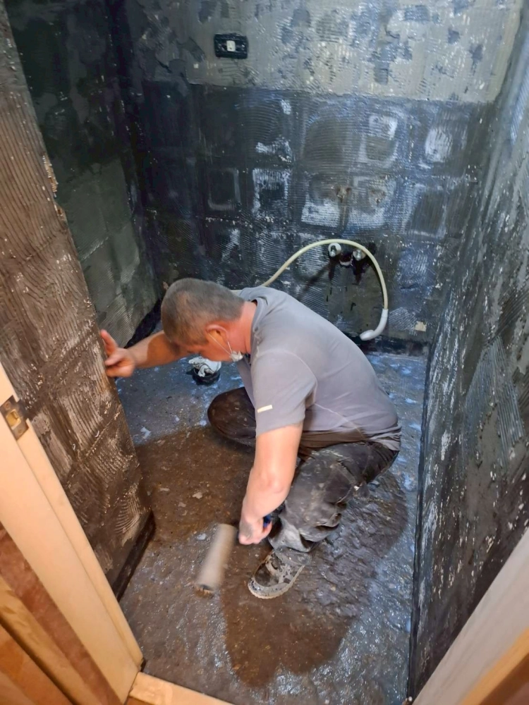 台中南屯區｜衛浴翻新、地面、牆面防水、角偶貼布｜台中衛浴翻修｜太平衛浴翻修