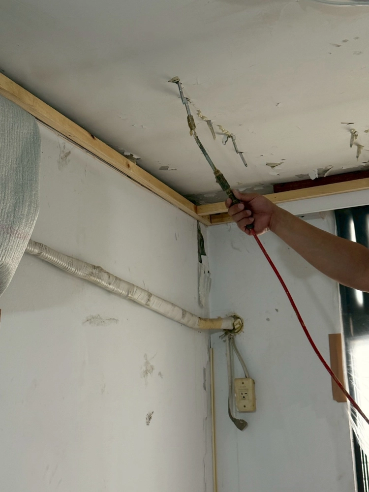 台中西區｜天花板、牆面，高壓灌注止漏｜台中天花板漏水處理｜太平天花板漏水處理