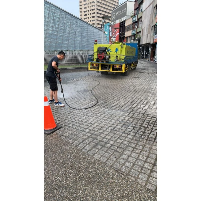 水刀沖洗路面地磚