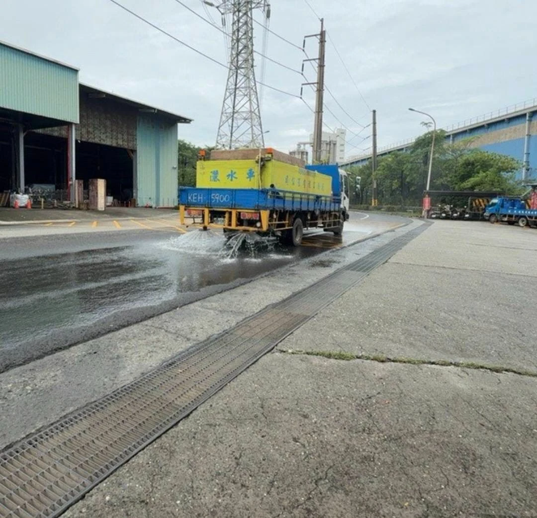 廠區內，道路清洗 抑制揚塵