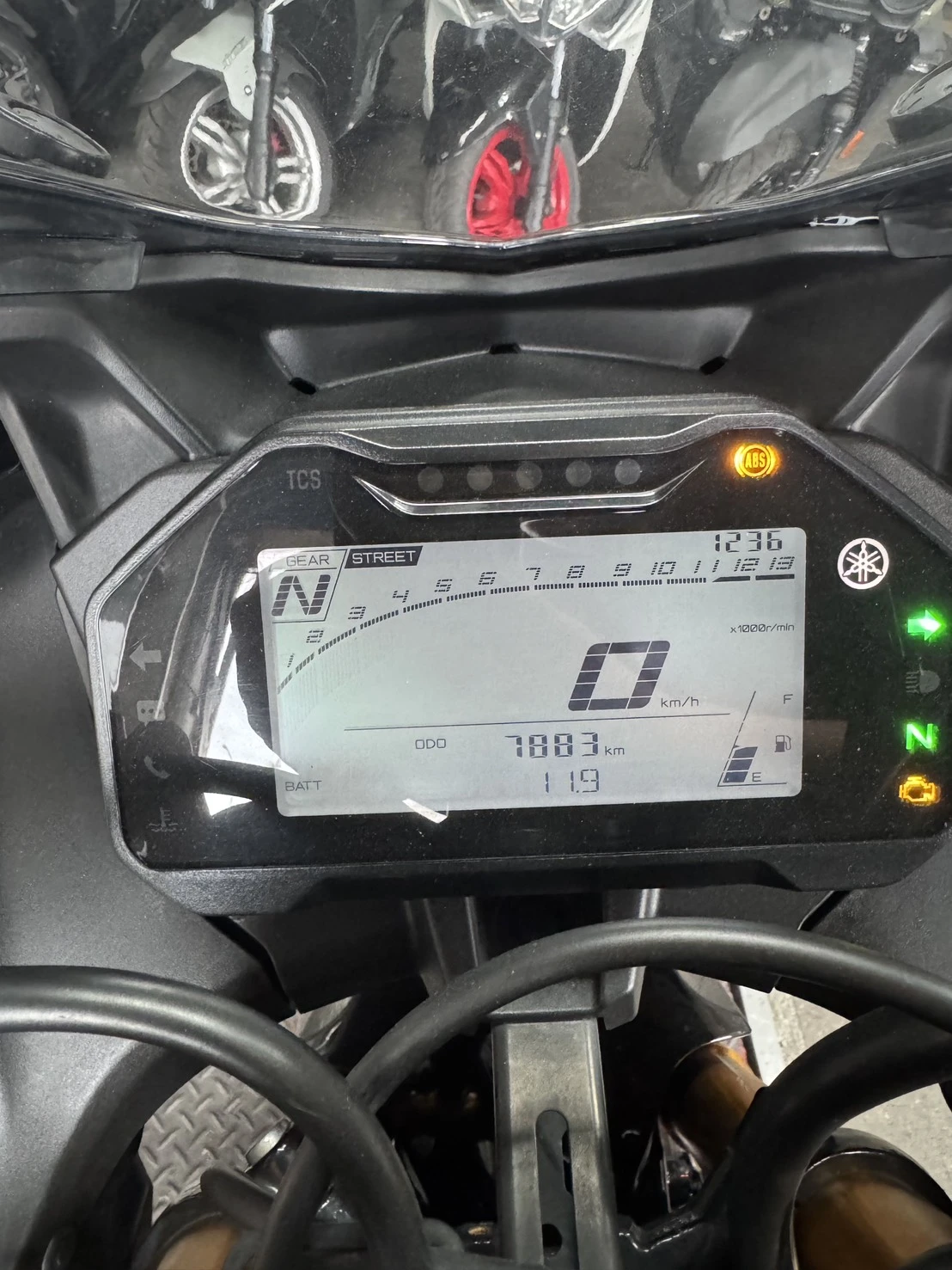 山葉 R15 V4 TCS.ABS