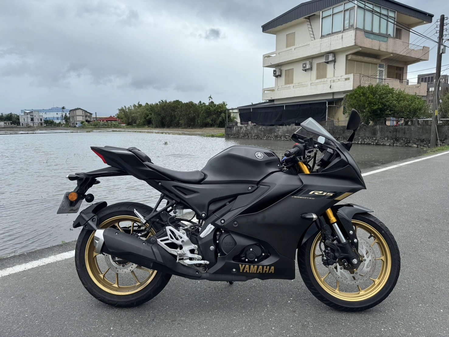 山葉 R15 V4 TCS.ABS