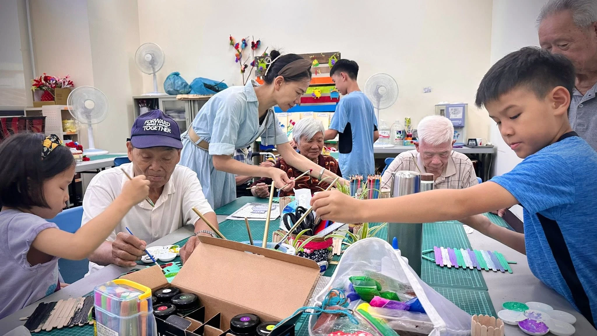 今天下午的新社據點充滿了活力與溫暖
