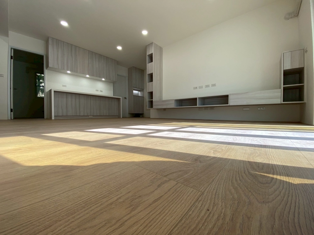 台南市東區康小姐