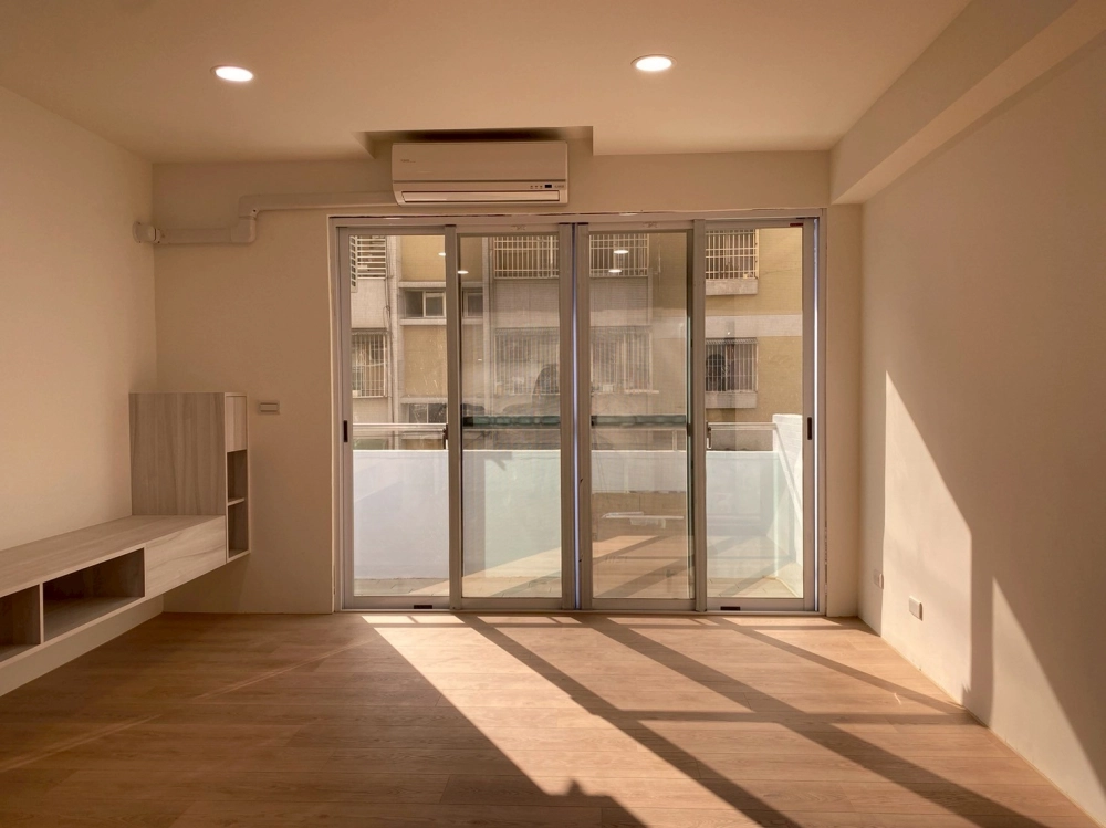 台南市東區康小姐