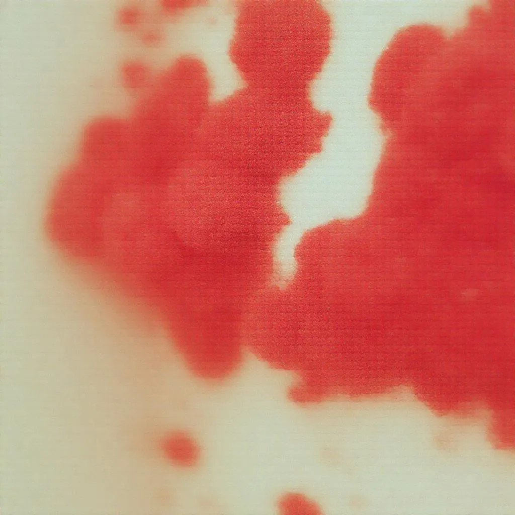 為何新家浴室磁磚會有粉紅色的污漬？安裝淨水設備能夠改善嗎？