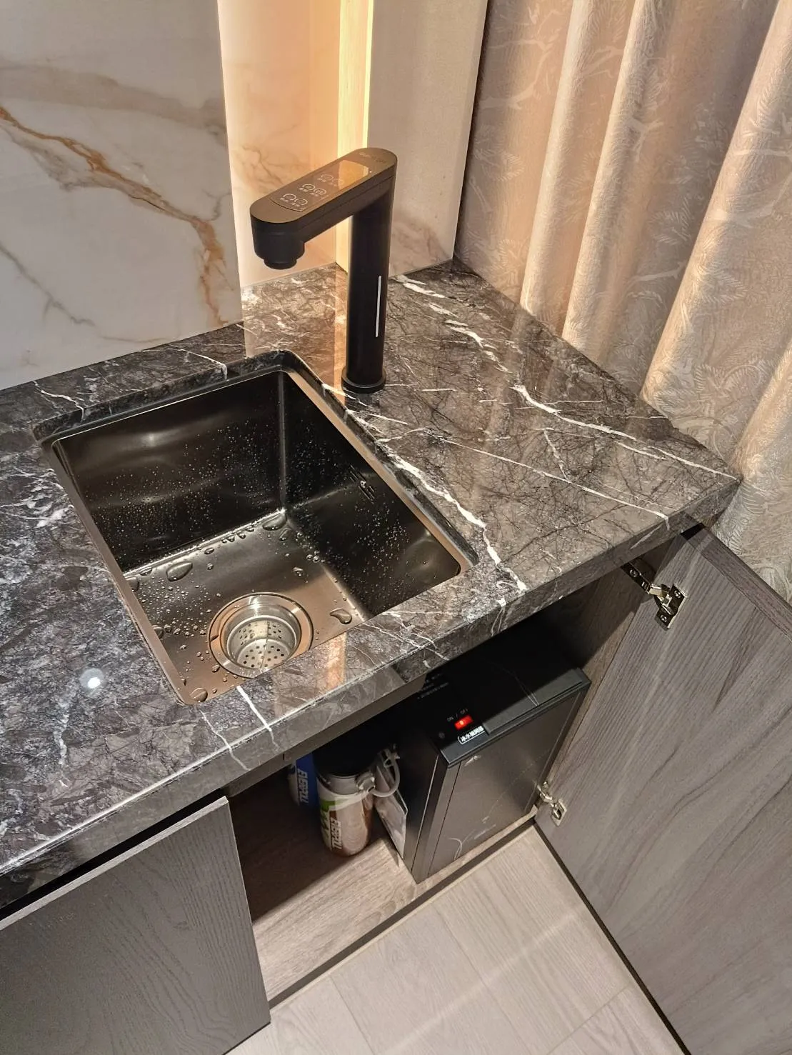 GD800 櫥下觸控式冰溫熱三溫飲水機       GD800 櫥下觸控式冰溫熱三溫飲水機