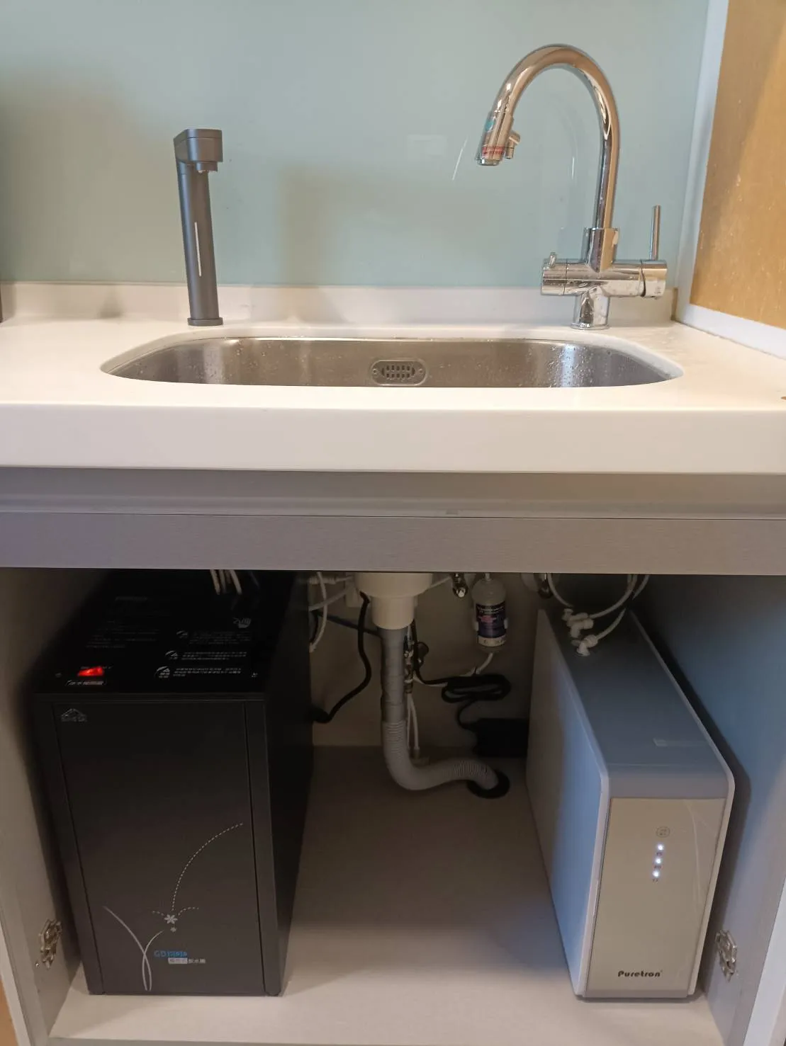 GD800 櫥下觸控式冰溫熱三溫飲水機       GD800 櫥下觸控式冰溫熱三溫飲水機