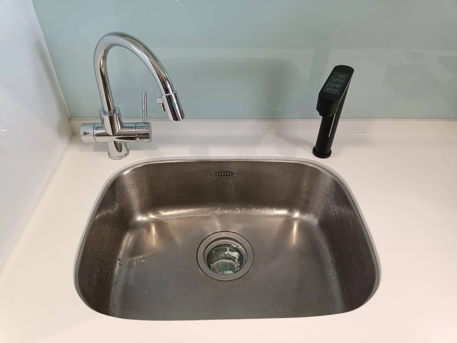 GD800 櫥下觸控式冰溫熱三溫飲水機       GD800 櫥下觸控式冰溫熱三溫飲水機