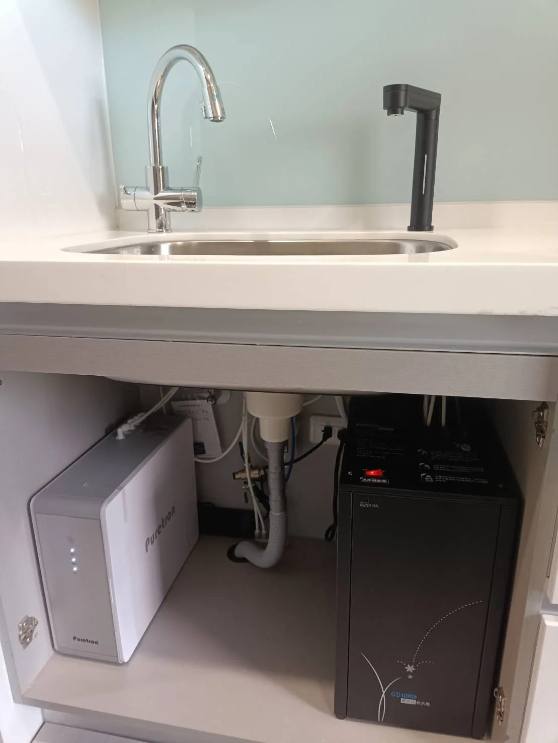 GD800 櫥下觸控式冰溫熱三溫飲水機       GD800 櫥下觸控式冰溫熱三溫飲水機