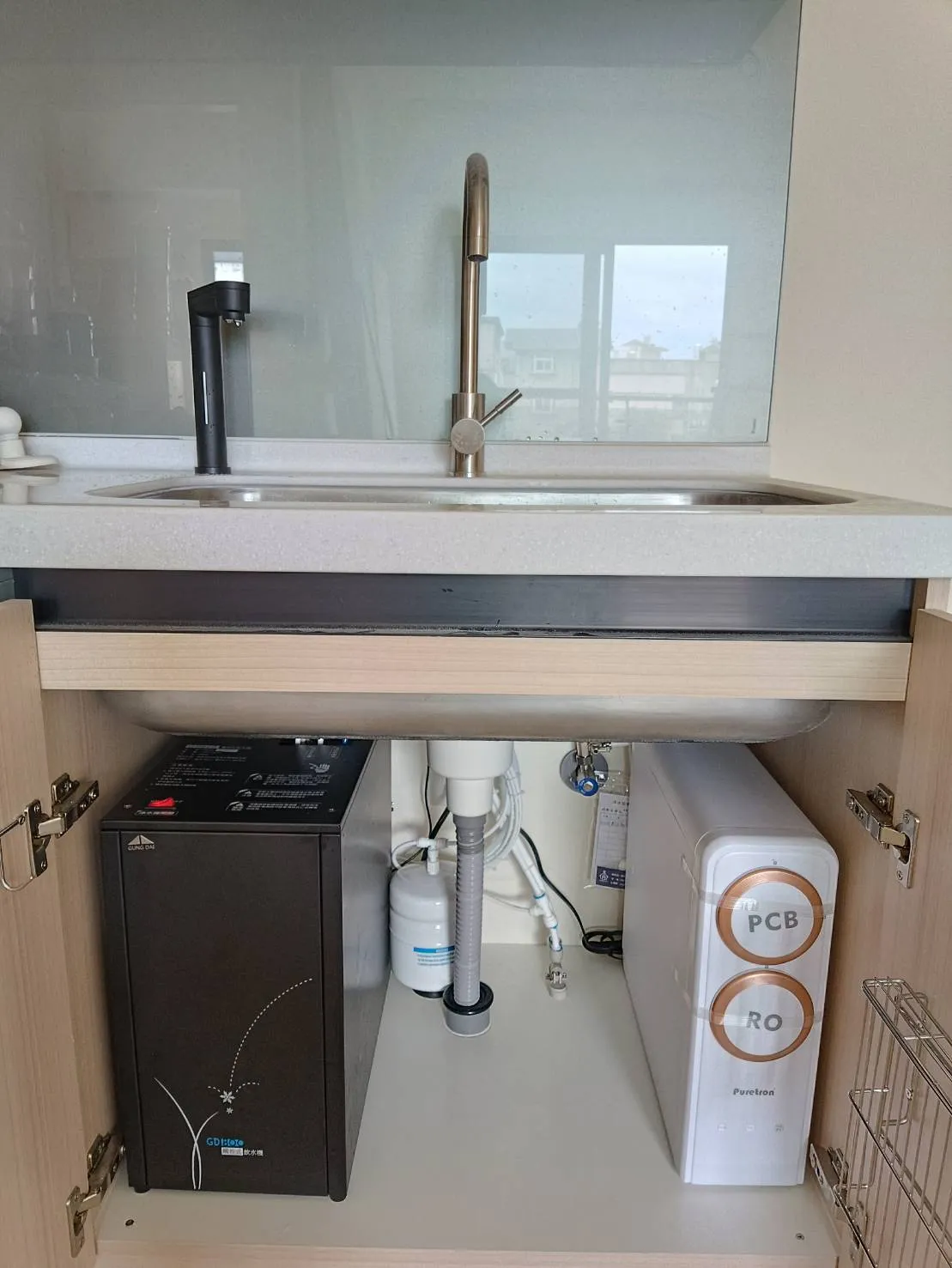 GD800 櫥下觸控式冰溫熱三溫飲水機       GD800 櫥下觸控式冰溫熱三溫飲水機