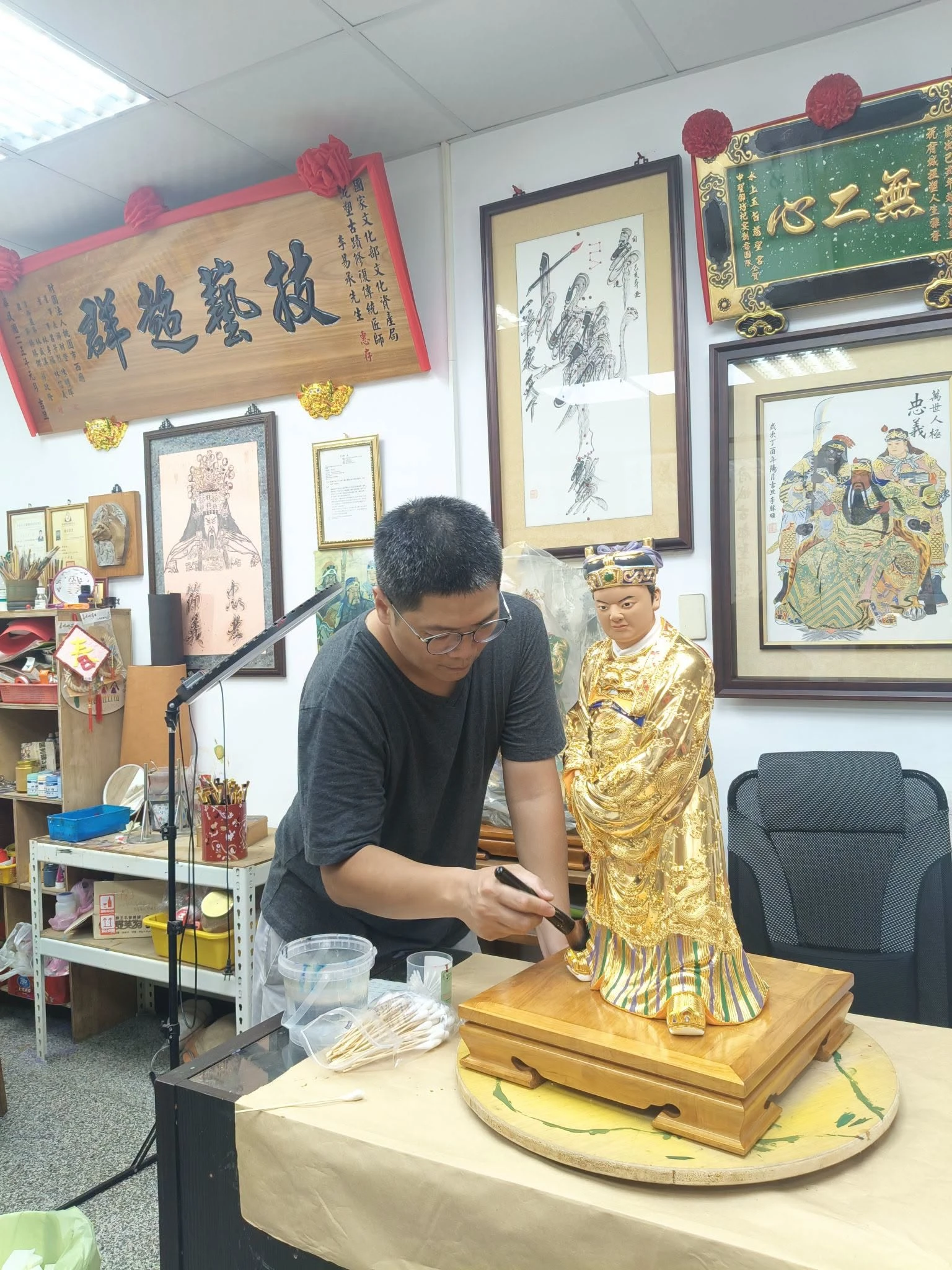 泥（雕）塑神像工藝~「臺北駱恩堂關平太子」~安金完成~ing~｜泥塑神像｜台南泥塑神像｜