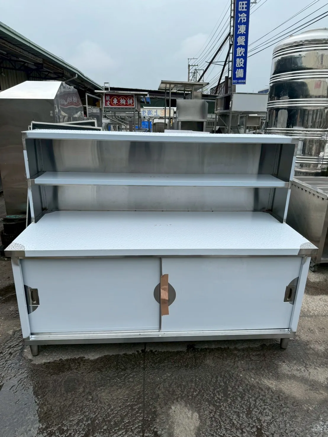 2.5尺*6尺2層三面封+吧檯高60cm兩層+喇叭腳工作台