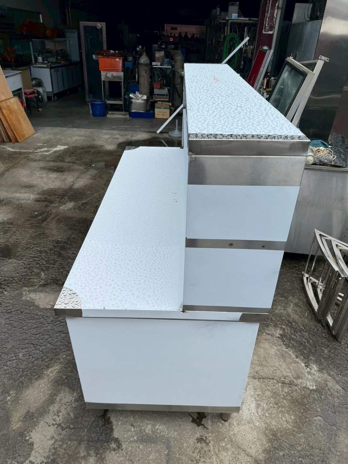 2.5尺*6尺2層三面封+吧檯高60cm兩層+喇叭腳工作台