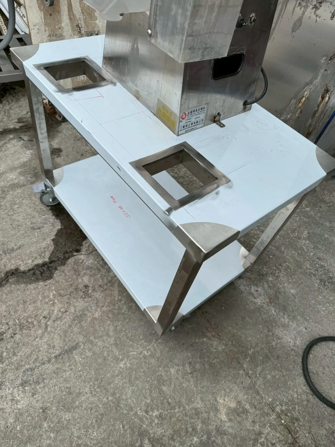 訂製不銹鋼自動榨柳丁汁下座