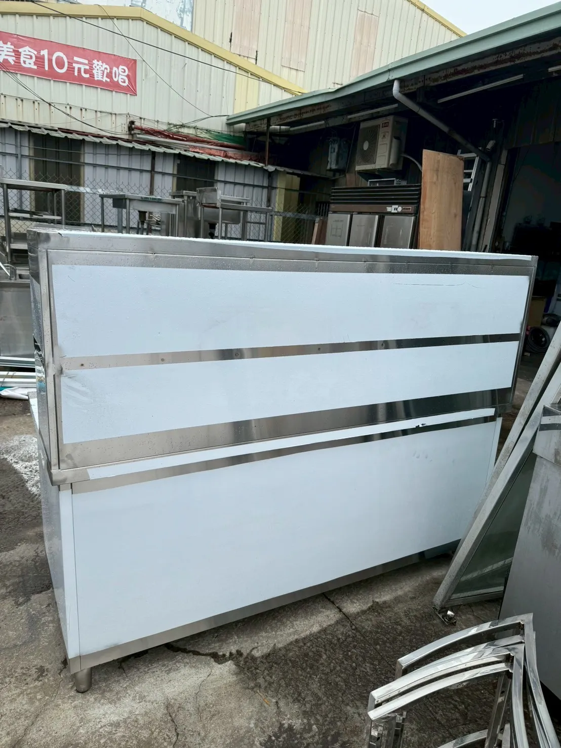 2.5尺*6尺2層三面封+吧檯高60cm兩層+喇叭腳工作台