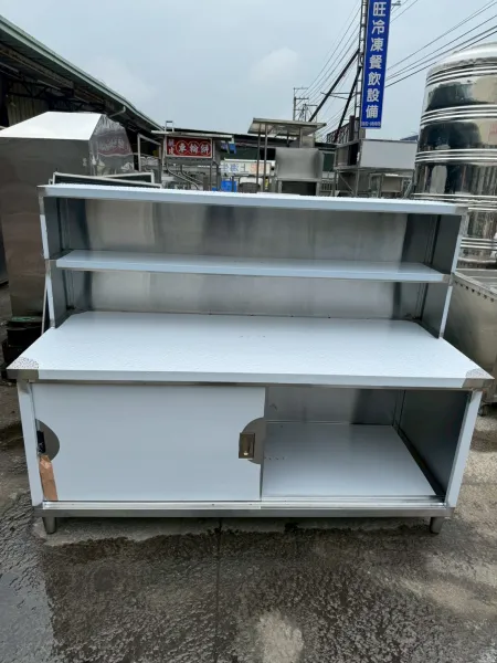 2.5尺*6尺2層三面封+吧檯高60cm兩層+喇叭腳工作台