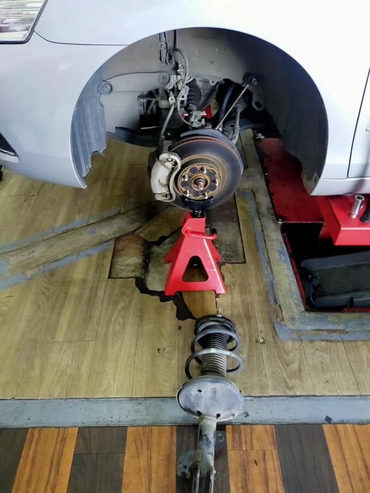 感謝好友張小姐信任來廠更換全車避震器，前後煞車盤，前後煞車片，更換汽門蓋墊片！