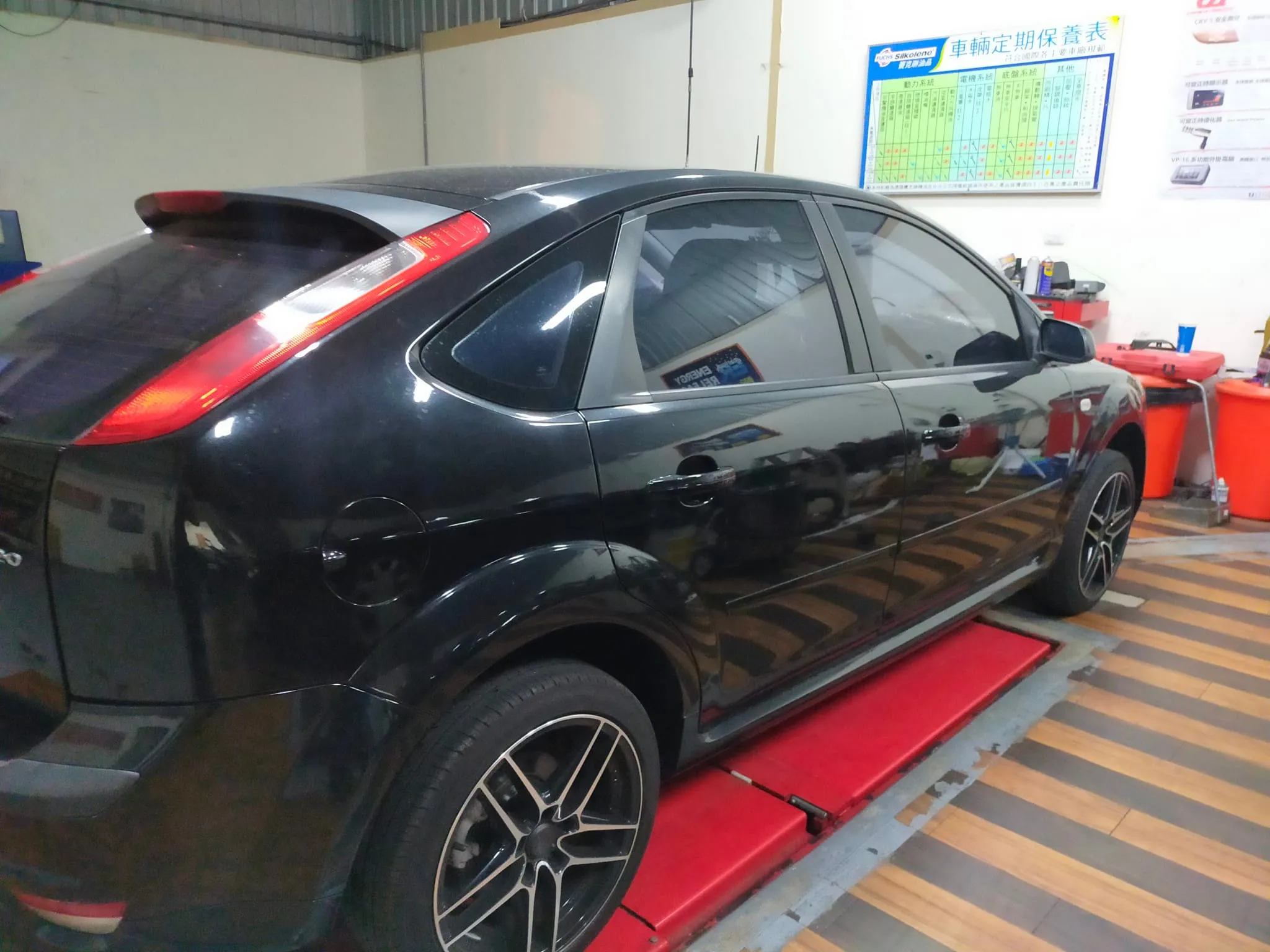 感謝好友謝董信任來廠酯定ER530機油保養愛車，變速箱油，煞車油，水箱精，電瓶，更換前後避震器！