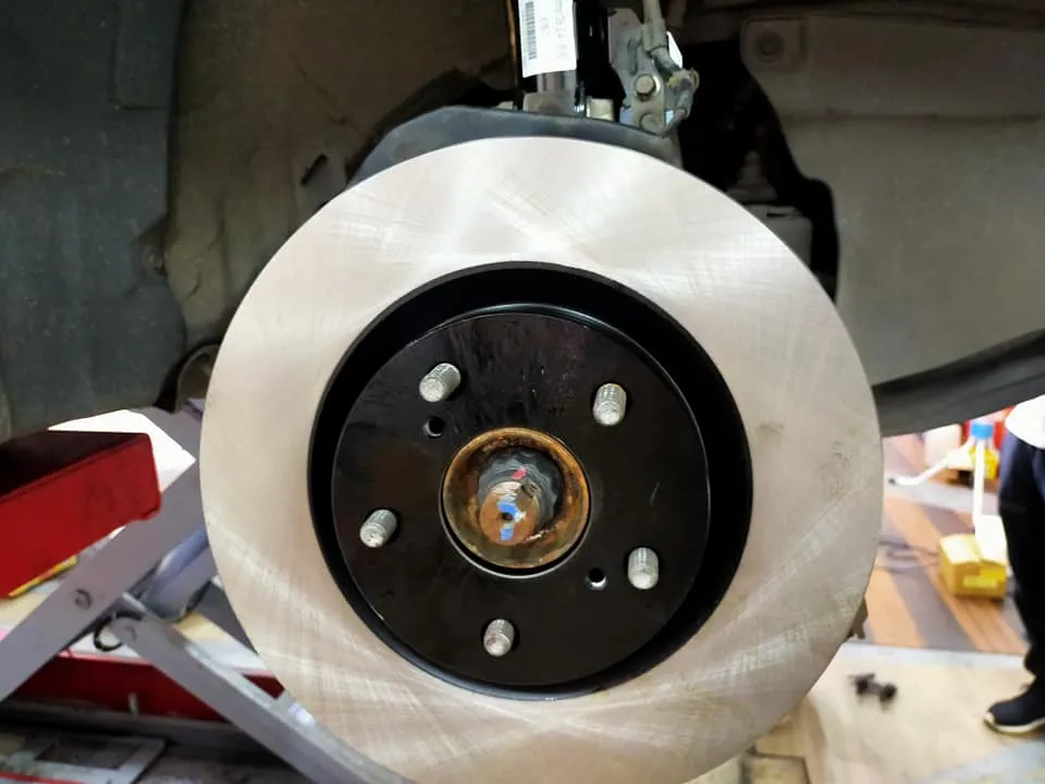 感謝好友張小姐信任來廠更換全車避震器，前後煞車盤，前後煞車片，更換汽門蓋墊片！